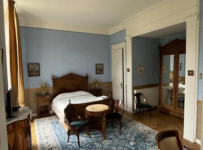 Chateau Des Chevaliers De Grand Tonne * Sainte-Croix-Grand-Tonne