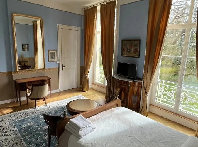 Chateau Des Chevaliers De Grand Tonne * Sainte-Croix-Grand-Tonne